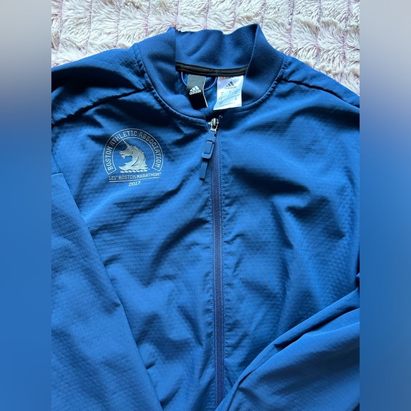 Adidas windbreaker jacket - Picture 2 of 10